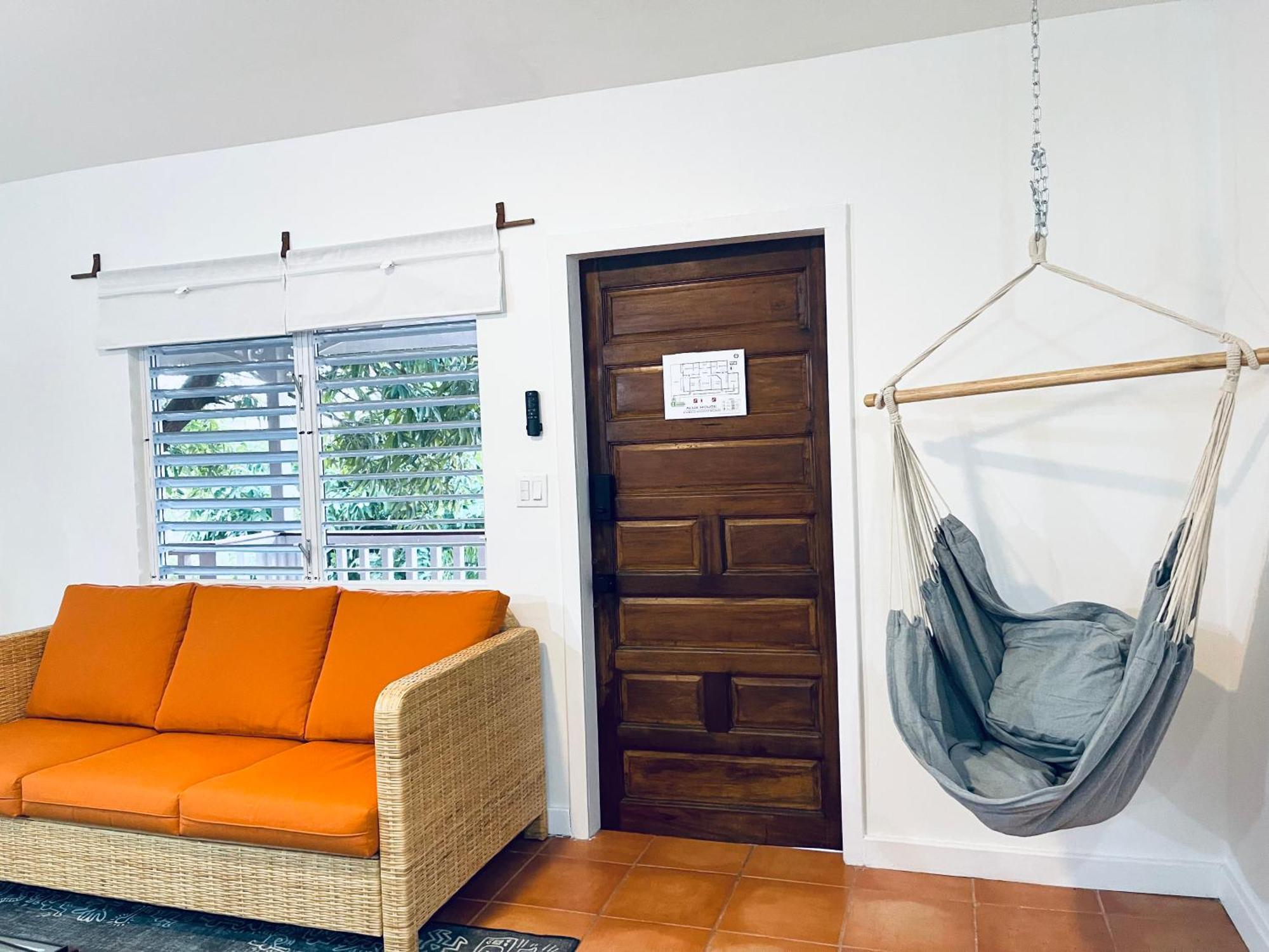 Отель Alux House Placencia Экстерьер фото